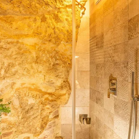 Palazzo Falcinelli Luxury In Center With Air Conditioning And Elevator Gasthof Montepulciano Stazione