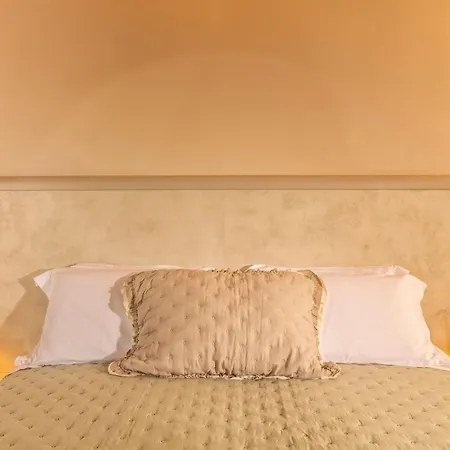 Palazzo Falcinelli Luxury In Center With Air Conditioning And Elevator Guest house
