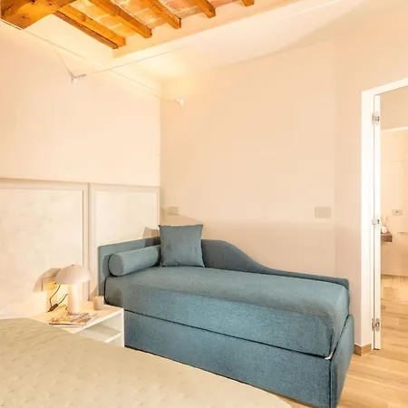 Guest house Palazzo Falcinelli Luxury In Center With Air Conditioning And Elevator