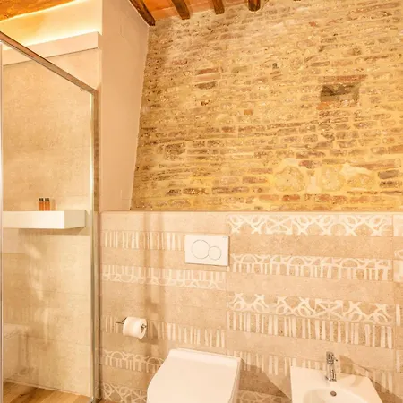 Palazzo Falcinelli Luxury In Center With Air Conditioning And Elevator Gasthof