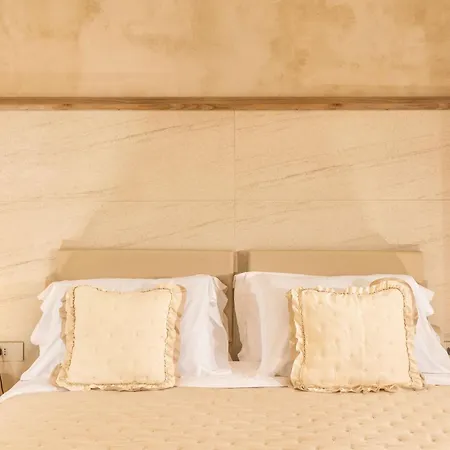 Guest house Palazzo Falcinelli Luxury In Center With Air Conditioning And Elevator