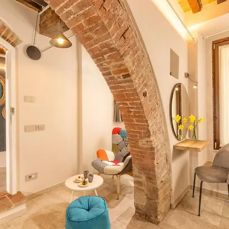 Palazzo Falcinelli Luxury In Center With Air Conditioning And Elevator Guest house *