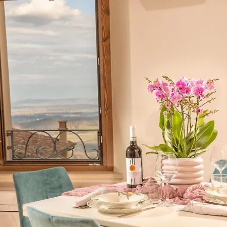 Guest house Palazzo Falcinelli Luxury In Center With Air Conditioning And Elevator *