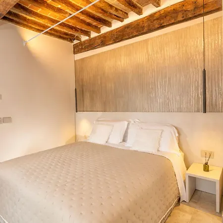 Gasthof Palazzo Falcinelli Luxury In Center With Air Conditioning And Elevator 4*