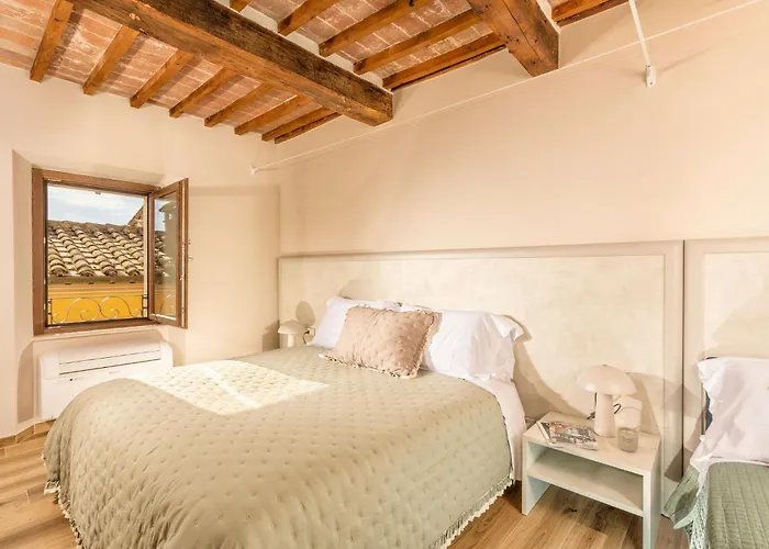 Palazzo Falcinelli Luxury In Center With Air Conditioning And Elevator بيت ضيافة Montepulciano Stazione