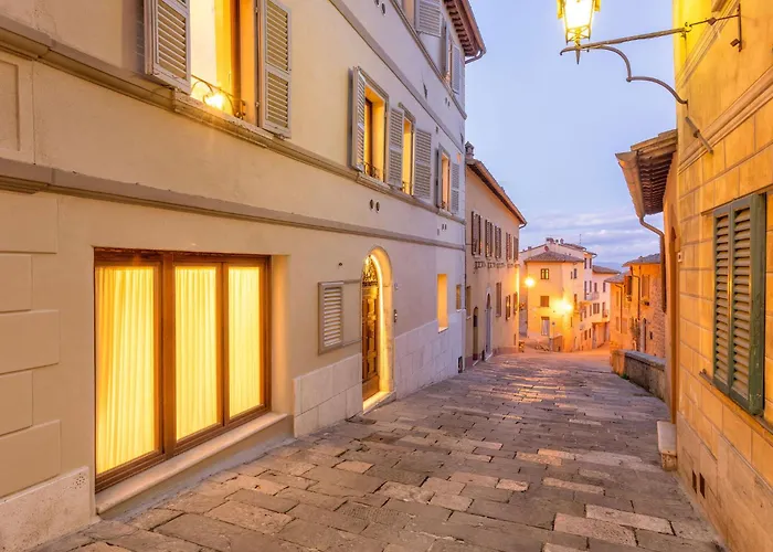 بيت ضيافة Palazzo Falcinelli Luxury In Center With Air Conditioning And Elevator Montepulciano Stazione