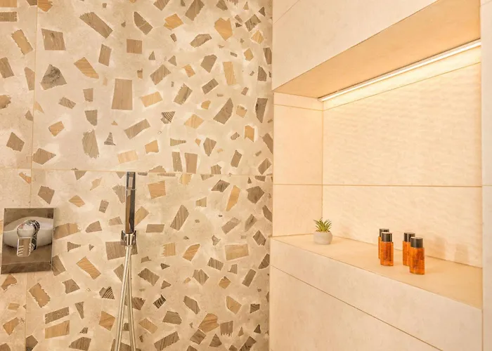 بيت ضيافة Palazzo Falcinelli Luxury In Center With Air Conditioning And Elevator 4*