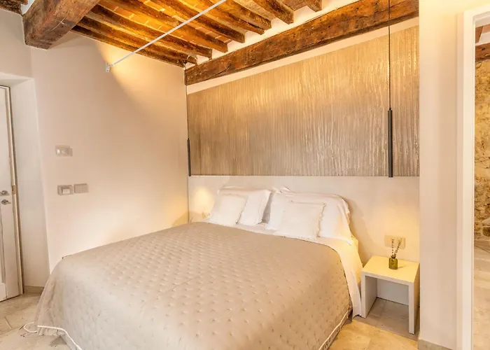 بيت ضيافة Palazzo Falcinelli Luxury In Center With Air Conditioning And Elevator 4*